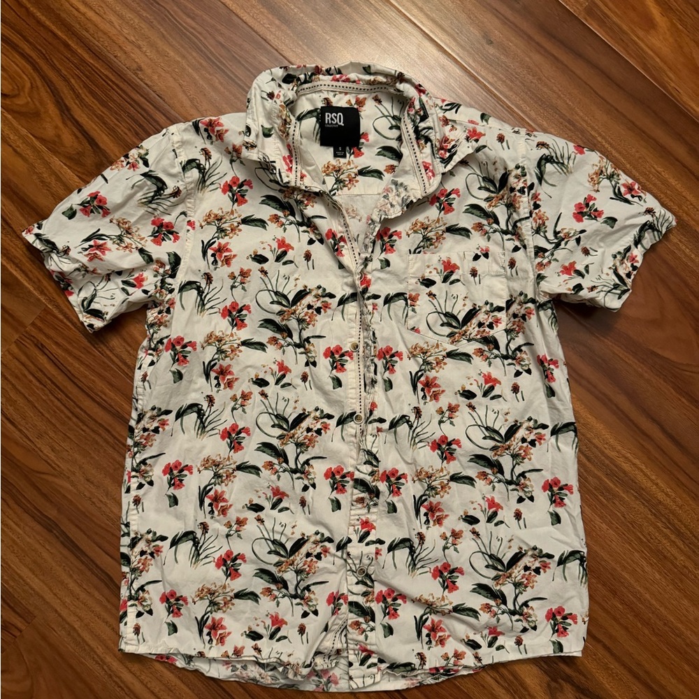 TILLY’S RSQ Brand Men’s Button Up Short Sleeve - SIZE SMALL